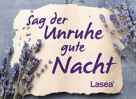 Notiz mit „Sag der Unruhe Gute Nacht“ und Lavendelblüten
