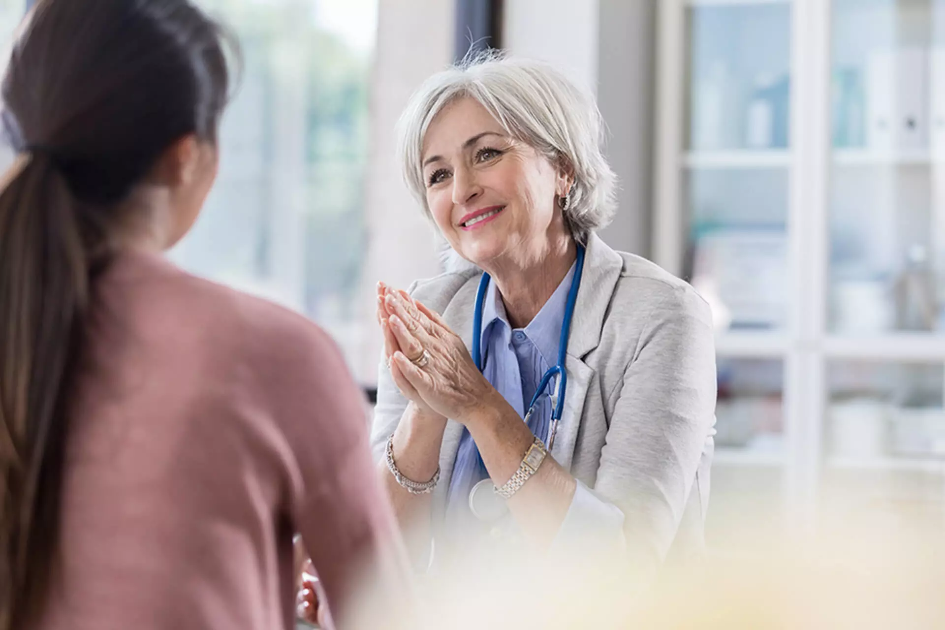 Patientengespräch mit einer Ärztin